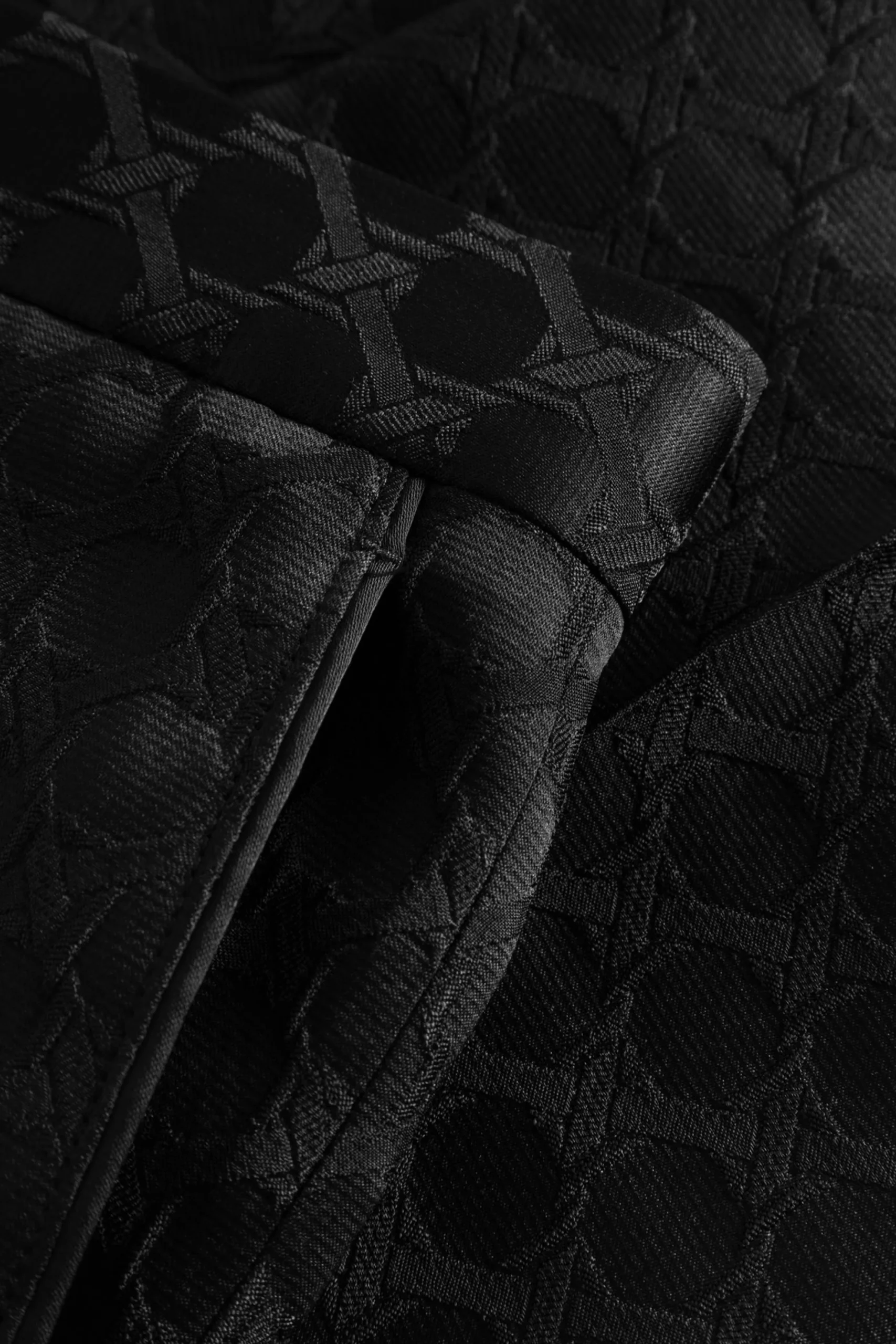 Papatya Slim Fit Black Jacquard Suit